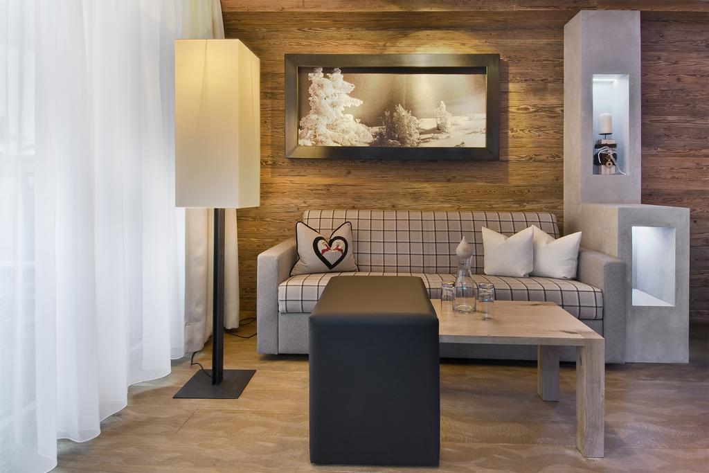 Pete Alpine Boutique Hotel - Klein Und Fein - Private Spa Suiten Und Zimmer Sankt Anton am Arlberg Camera foto